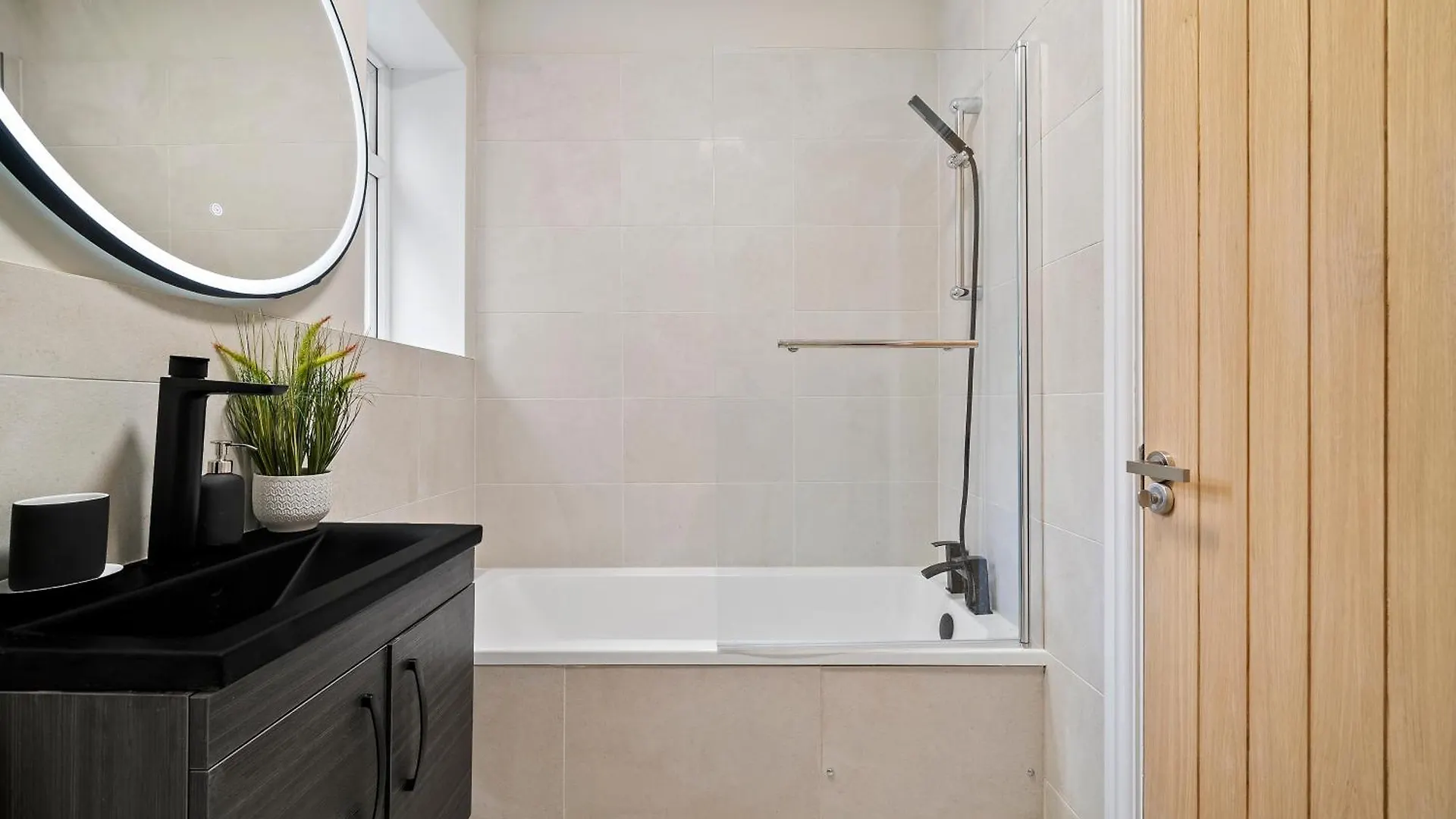 Stylish 3-Bedroom Greenwich Apartment 2 Bath Pad & Free Parking Londra Regno Unito