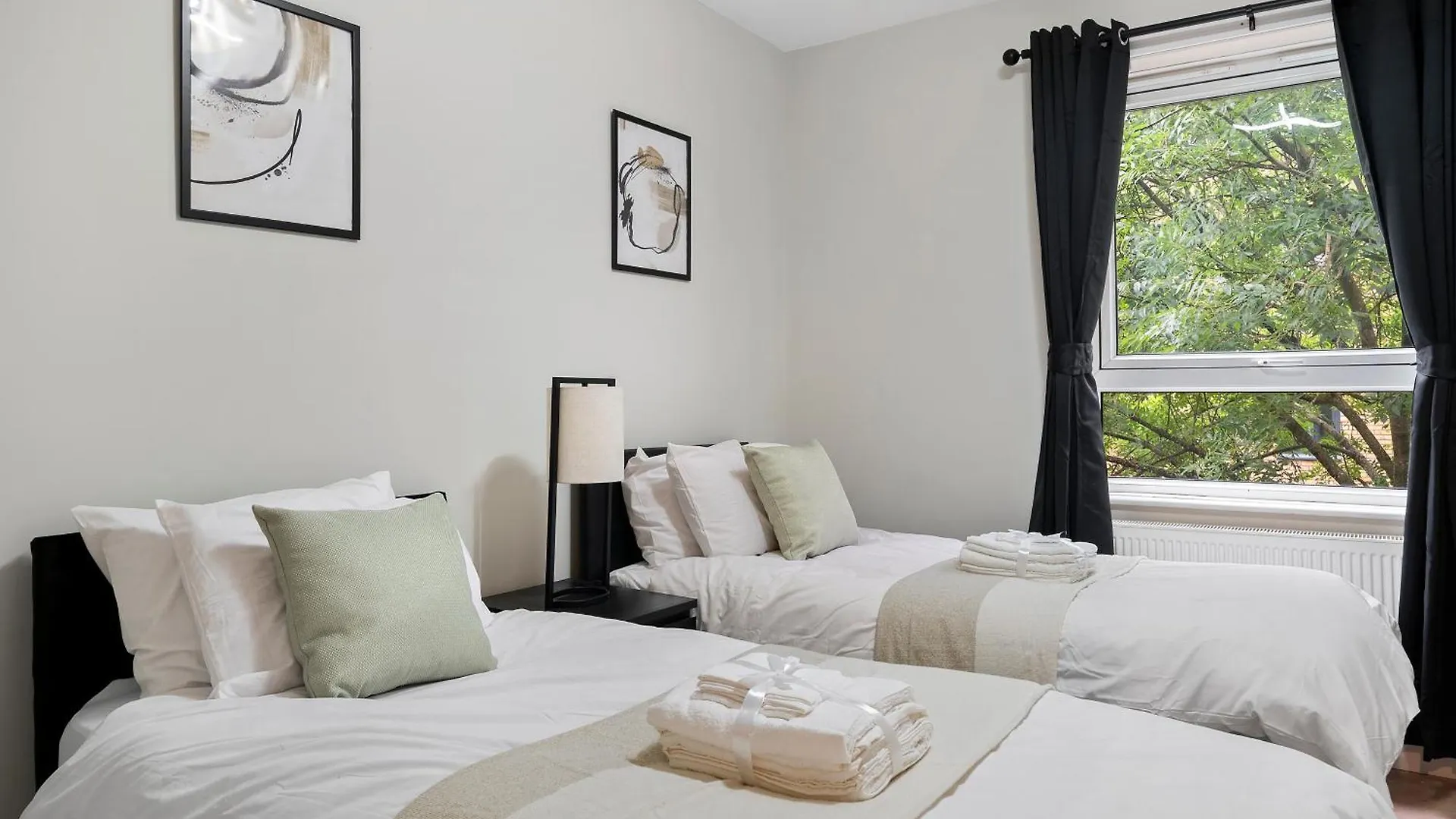 Stylish 3-Bedroom Greenwich Apartment 2 Bath Pad & Free Parking London