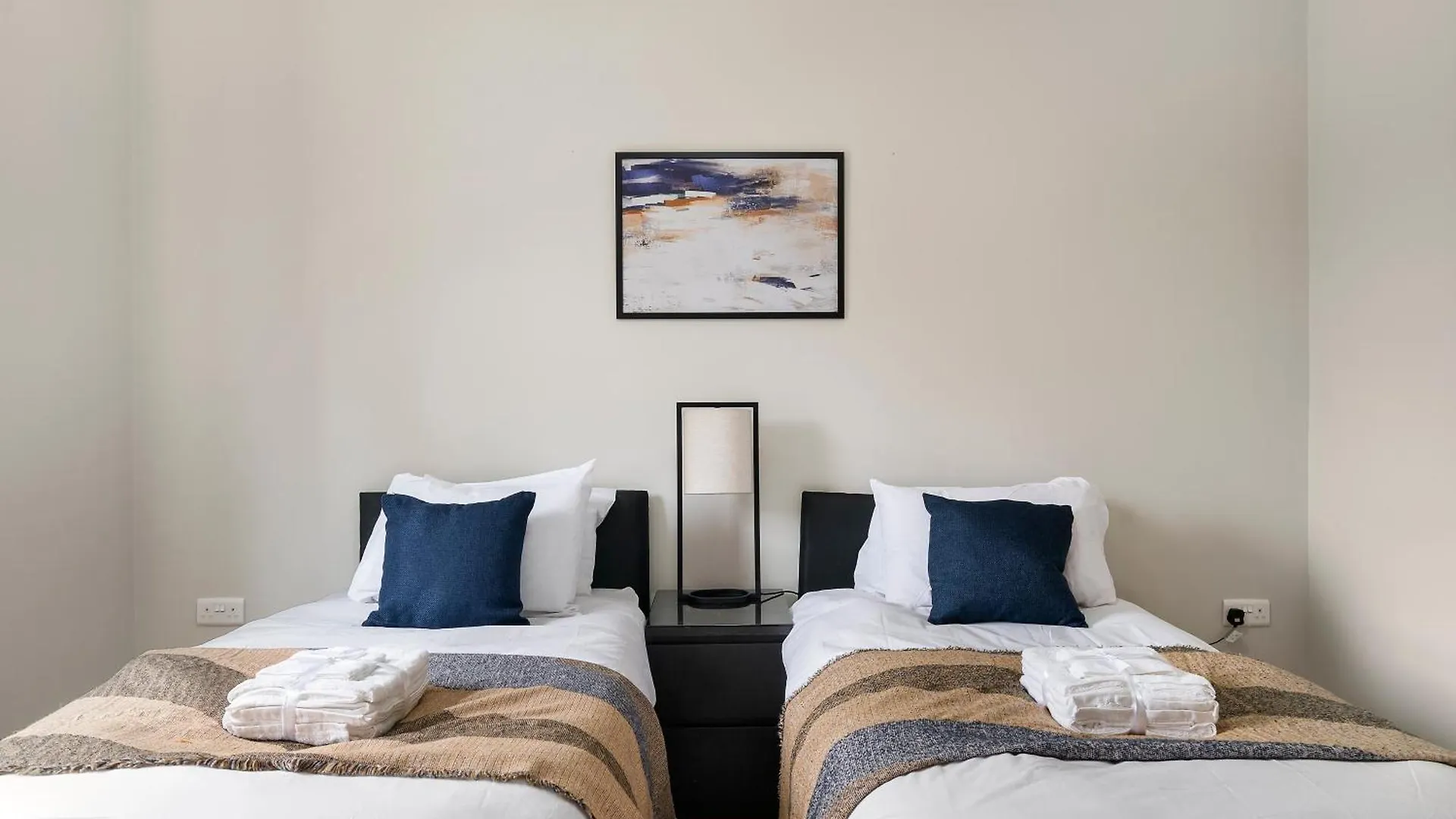 Stylish 3-Bedroom Greenwich Apartment 2 Bath Pad & Free Parking London