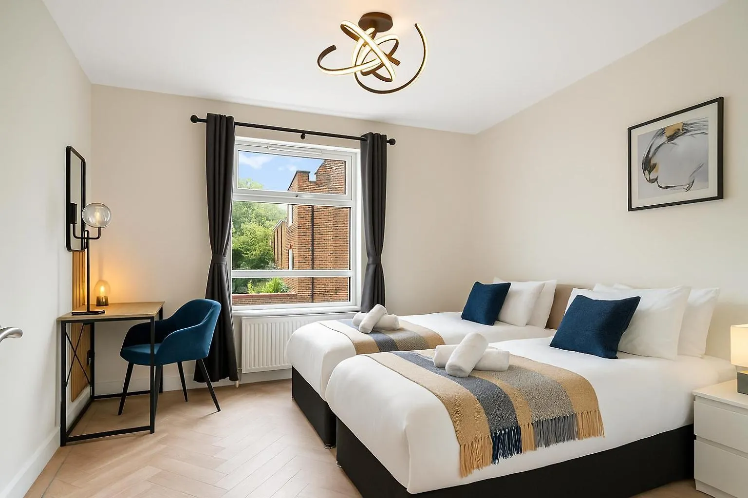Stylish 3-Bedroom Greenwich Apartment 2 Bath Pad & Free Parking contacts